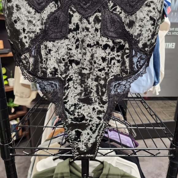 VICTORIA'S SECRET Velvet and Lace High Neck Thong Bodysuit L - Picture 3 of 5